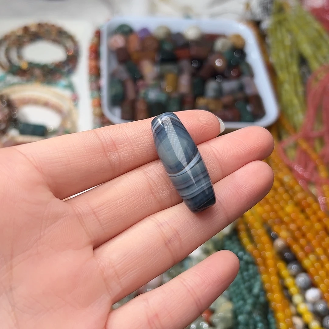 玛瑙/玉髓合金珠宝半成品G570。天然缠丝玛瑙天珠一个