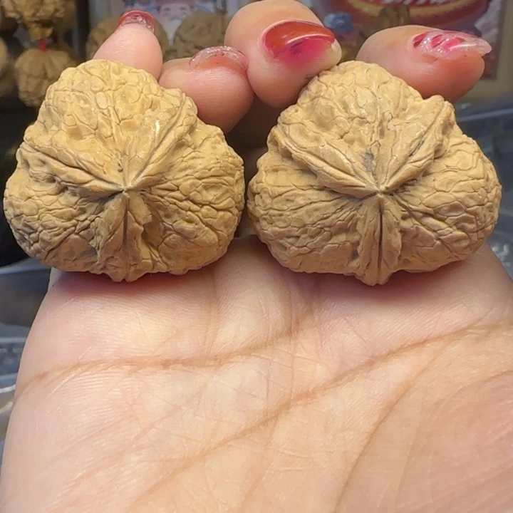 文玩核桃吊坠54石斧三棱粗筋