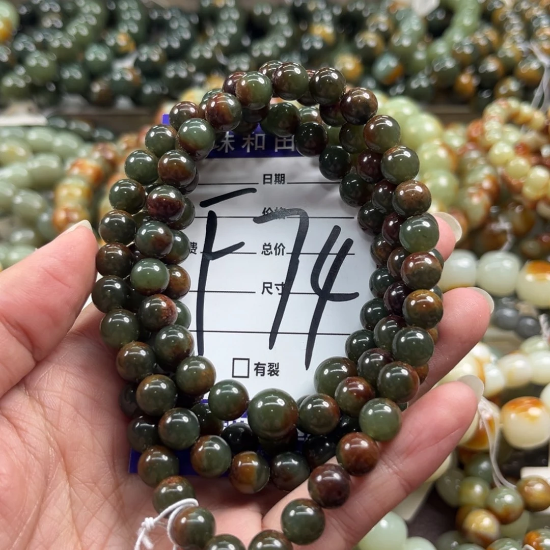 颈饰未镶嵌透闪石质玉小**哥微瑕