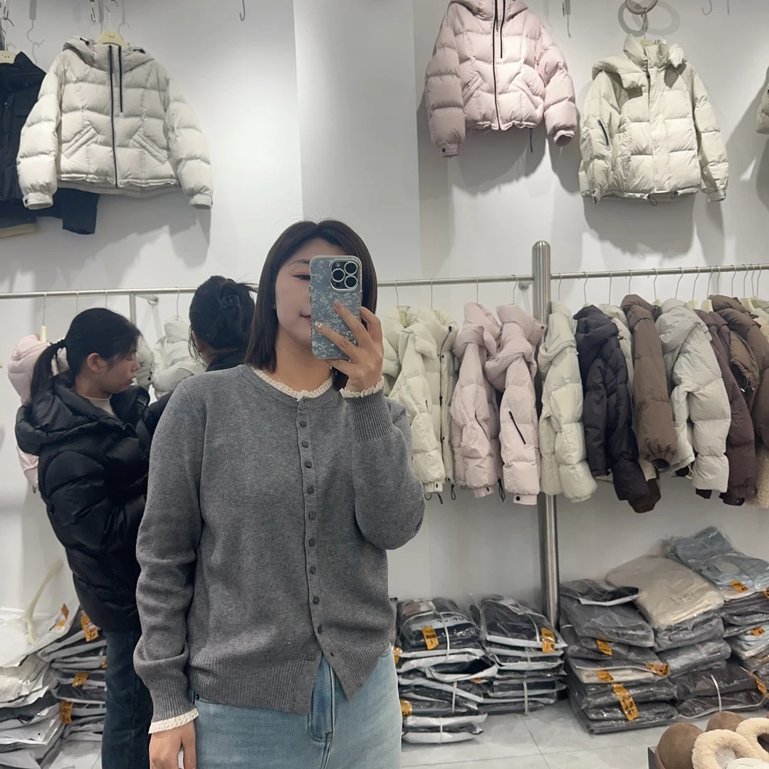 宝妹家春款针织扣子打底