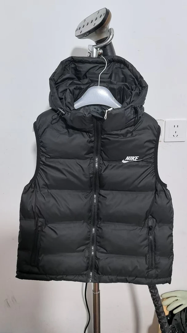 【香巧】亮面连帽短款宽松型无袖外穿秋冬休闲冬季保暖