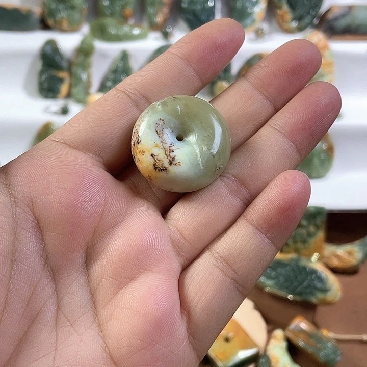 吊坠(不含链)未镶嵌岫岩河磨玉（透闪石质玉）