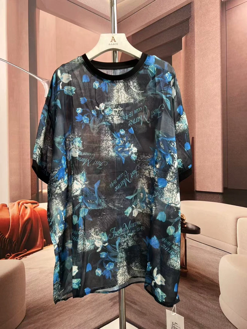 黑蓝印花2025新款落肩袖彩绘宽松型T恤碎花韩版时尚休闲上衣