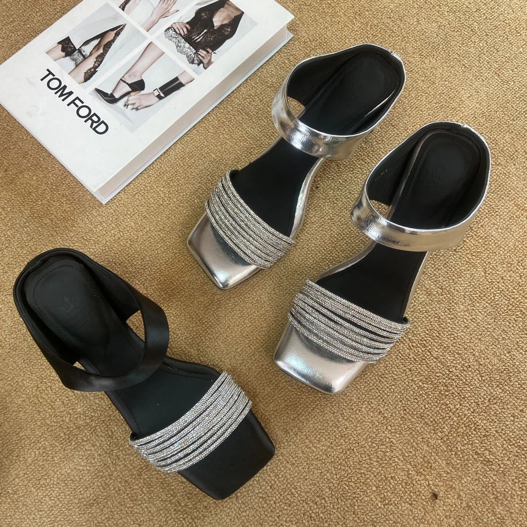 超软踩屎感高跟水钻纯色后空方头露趾后绊带纳帕一字带气质凉拖鞋