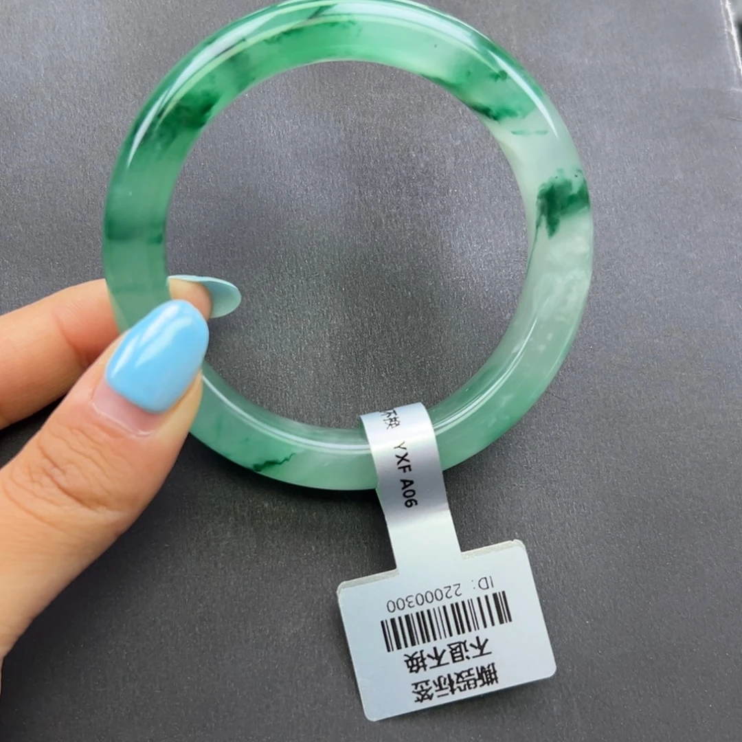 石英质玉未镶嵌手镯+周周57