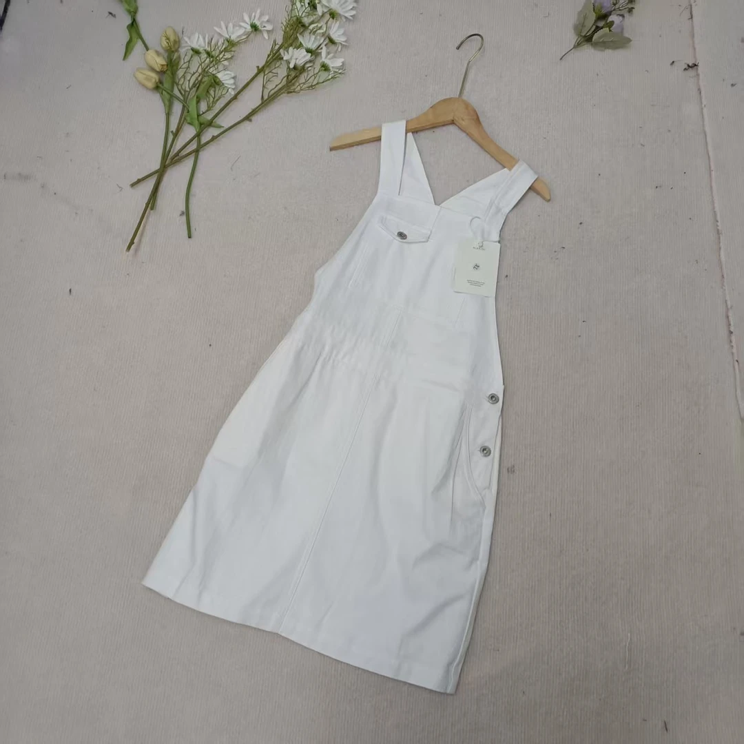 唯琳剪标   3仓P2-9-1060款   白色牛仔背带裙
