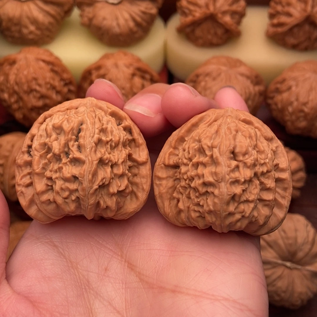 穿***星文玩核桃把件精品三角白狮子头39