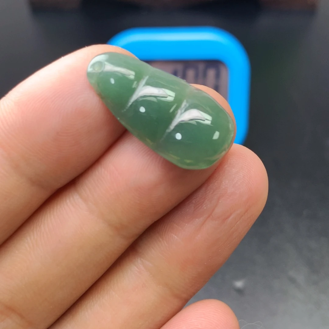 翡翠未镶嵌颈饰翡翠首饰和翡翠珠宝