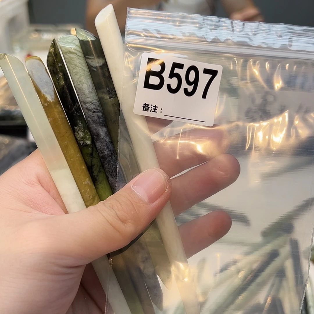 白***黑未镶嵌蛇纹石玉发饰