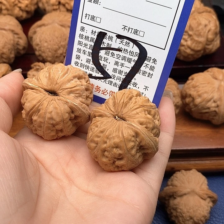 桃核吊坠画*柳元宝狮子头39