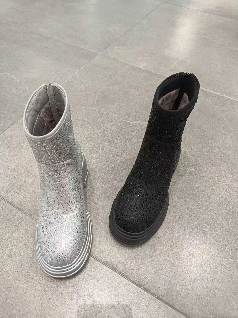 2025年品牌女鞋冬季新款粗跟厚底圆头时尚满钻短靴韩版防水台舒适