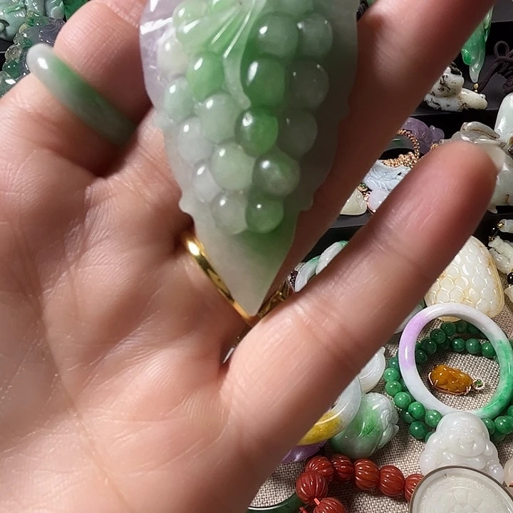 翡翠未镶嵌颈饰翡翠未镶嵌颈饰品