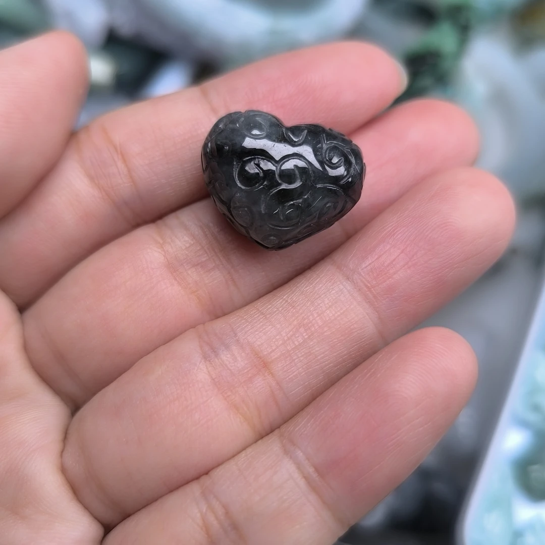 天然缅甸A货冰乌鸡通孔爱心