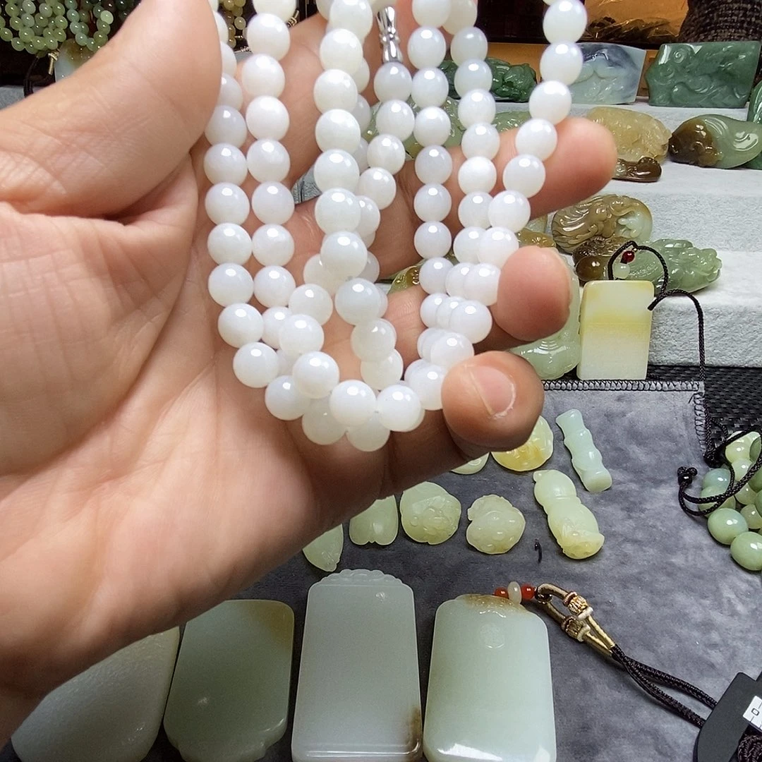 仁***仁和田玉未镶嵌项链