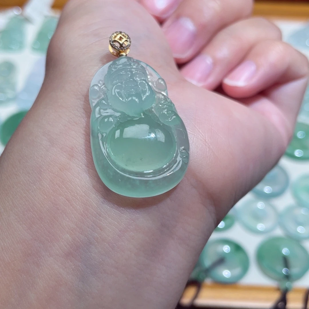 翡翠18K金镶嵌颈饰财神