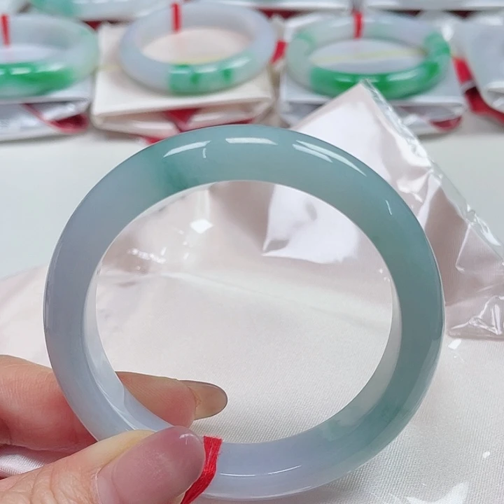 翡翠手镯未镶嵌缅甸翡翠