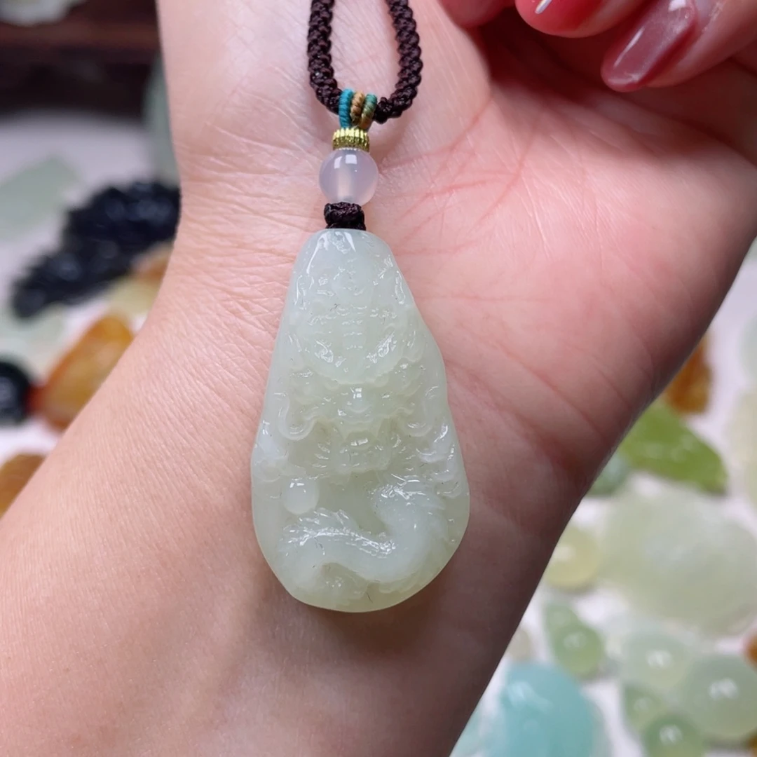 蛇纹石玉颈饰未镶嵌