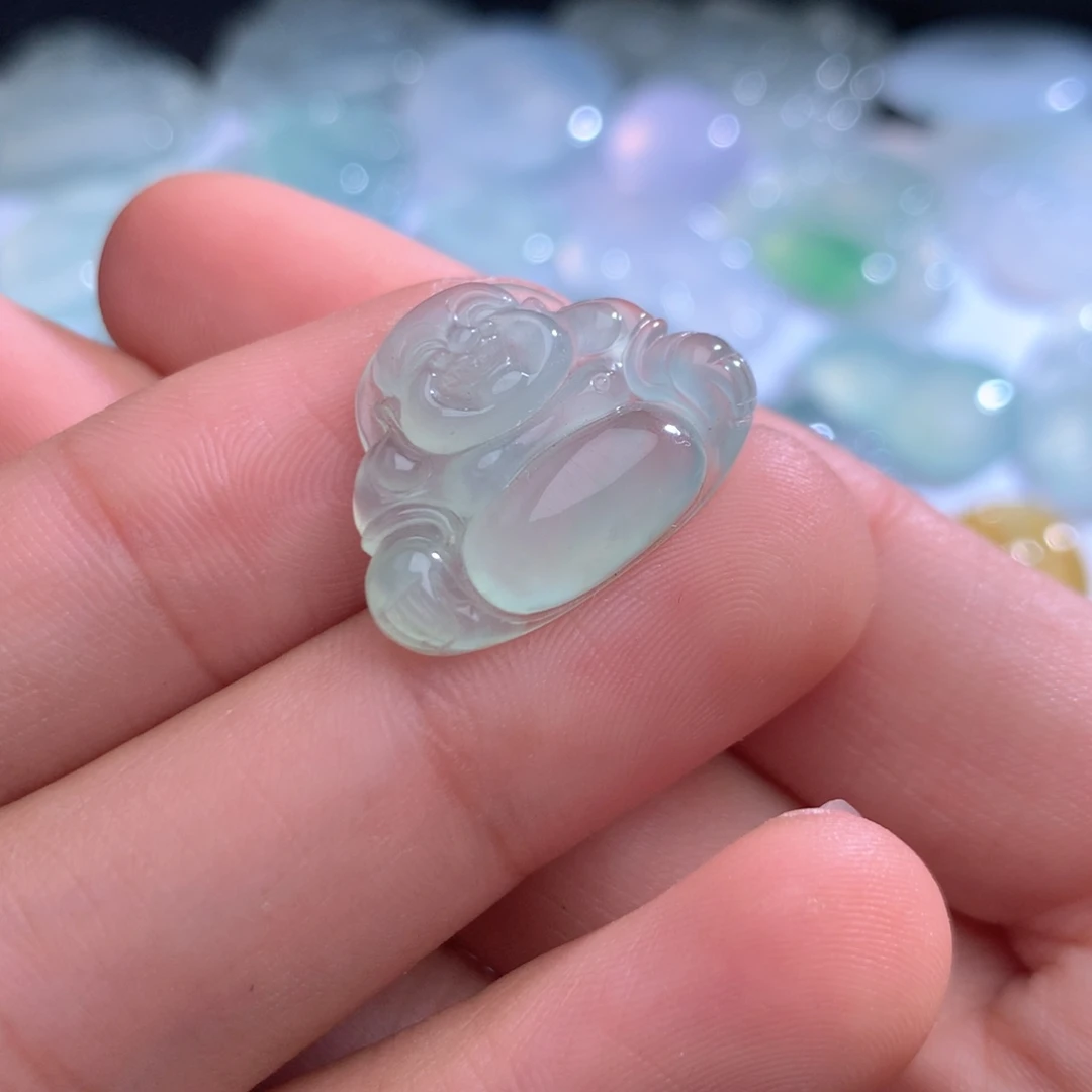 翡翠未镶嵌颈饰缅甸