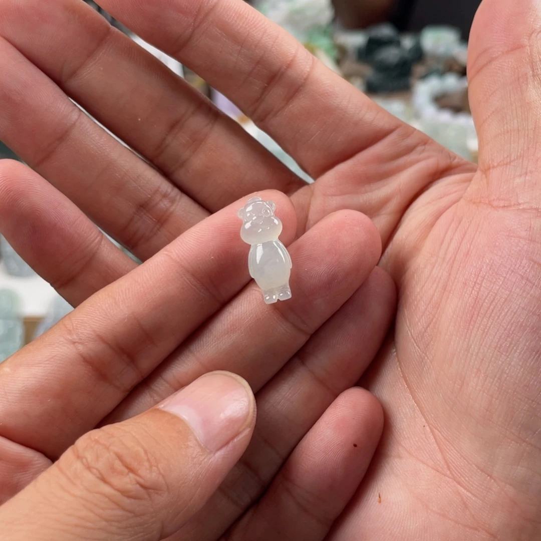 修***子翡翠未镶嵌颈饰熊熊缅甸天然翡翠A货糯冰种白月光