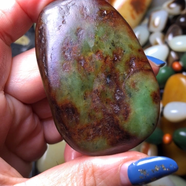 和田玉（翠青玉）未镶嵌珠宝奇石