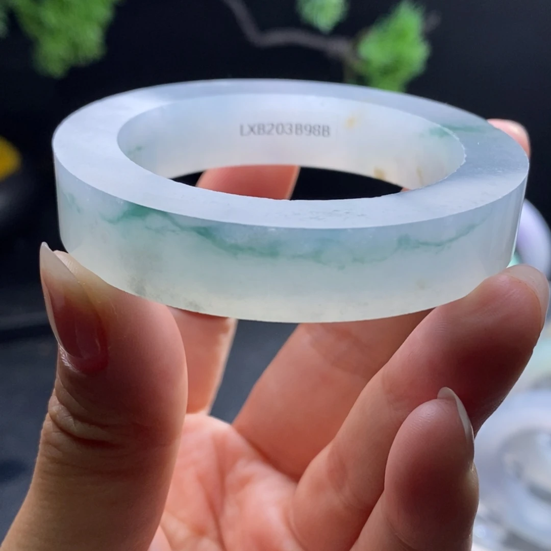 定制翡翠未镶嵌翡翠手镯