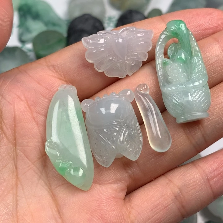 空***兰颈饰未镶嵌翡翠翡翠