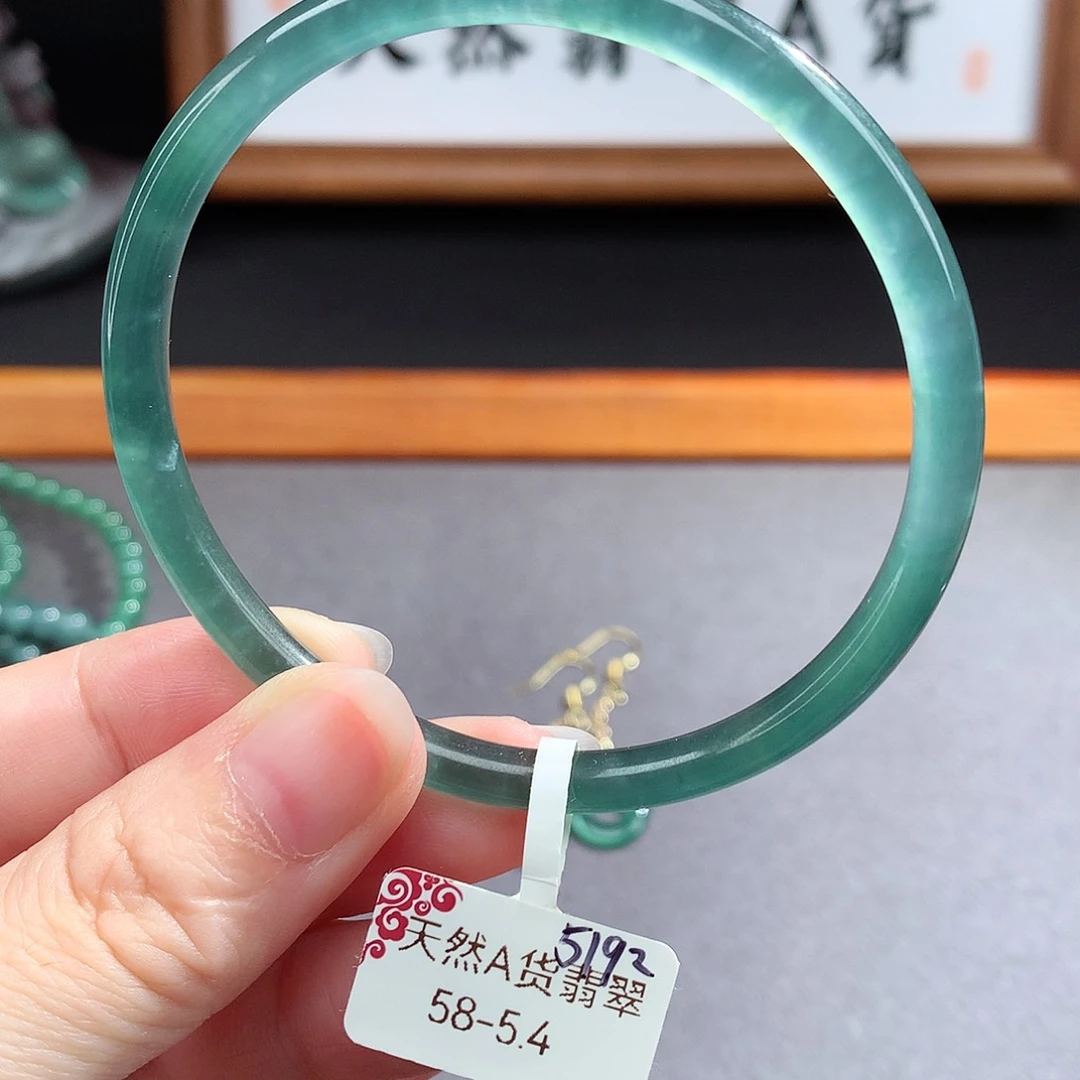 翡翠手镯（圆镯）未镶嵌