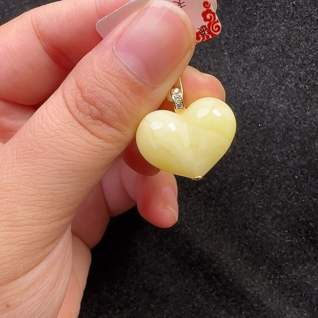 蜜蜡未镶嵌珠宝奇石