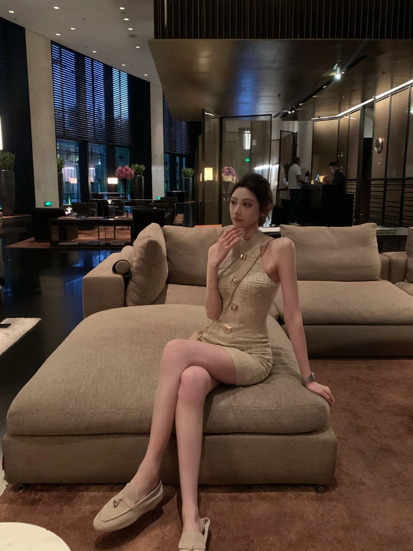 设计感气质提花针织连衣裙女夏季2025新款显瘦无袖重工钉珠包臀裙