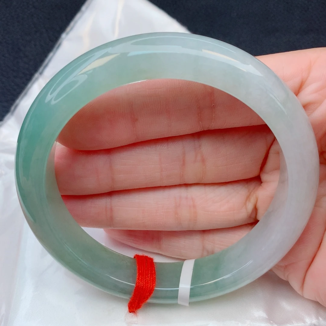 翡翠未镶嵌手镯61.5圈 冰湖水绿半山水意境