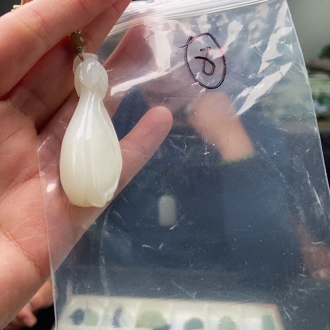 和田玉未镶嵌颈饰颜色多样性发拍一发一