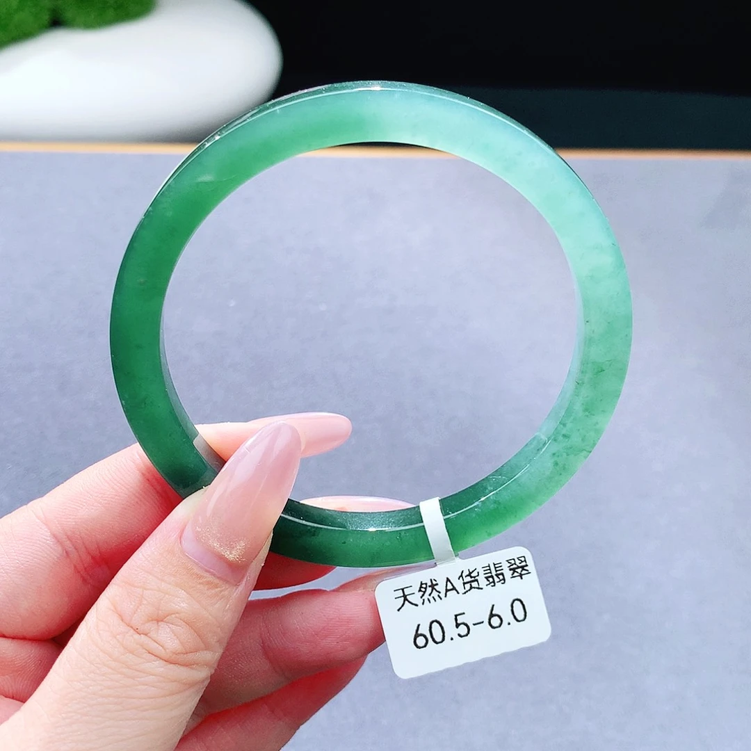 未镶嵌手镯（圆镯）翡翠