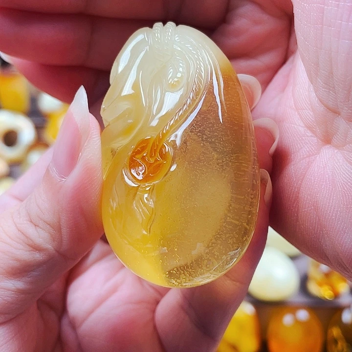 琥珀未镶嵌裸石吊坠