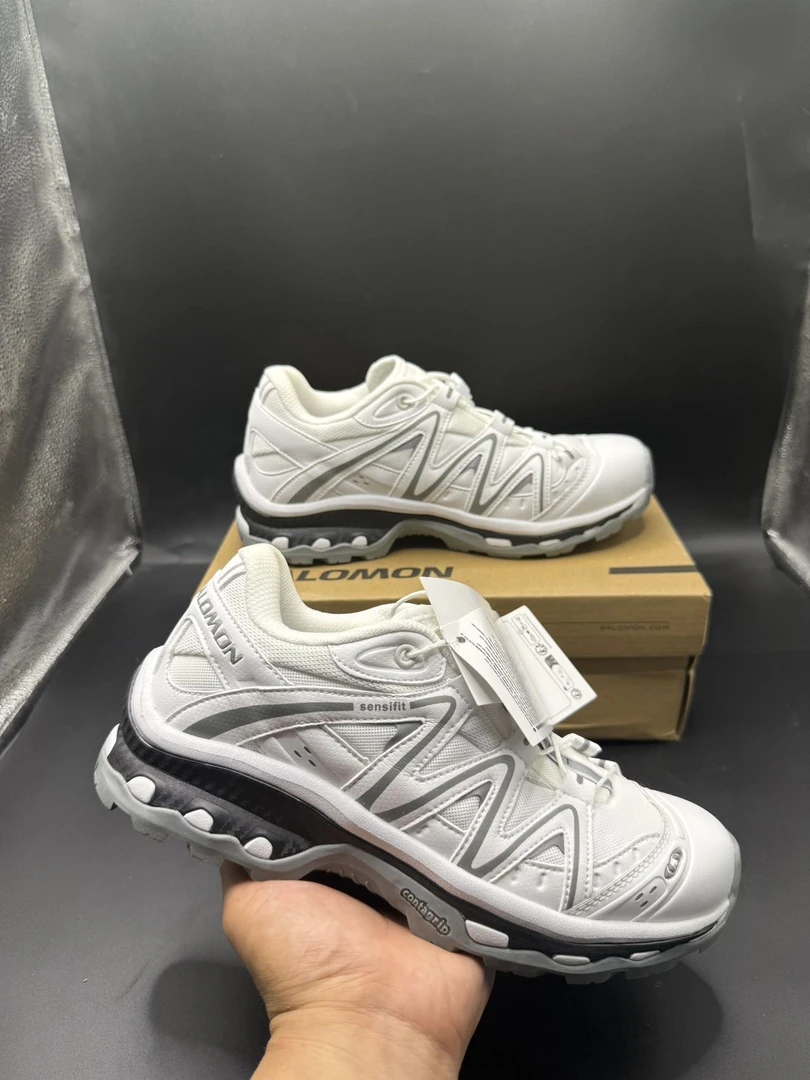 户外防滑徒步登山鞋男女款秋季休闲百搭运动鞋