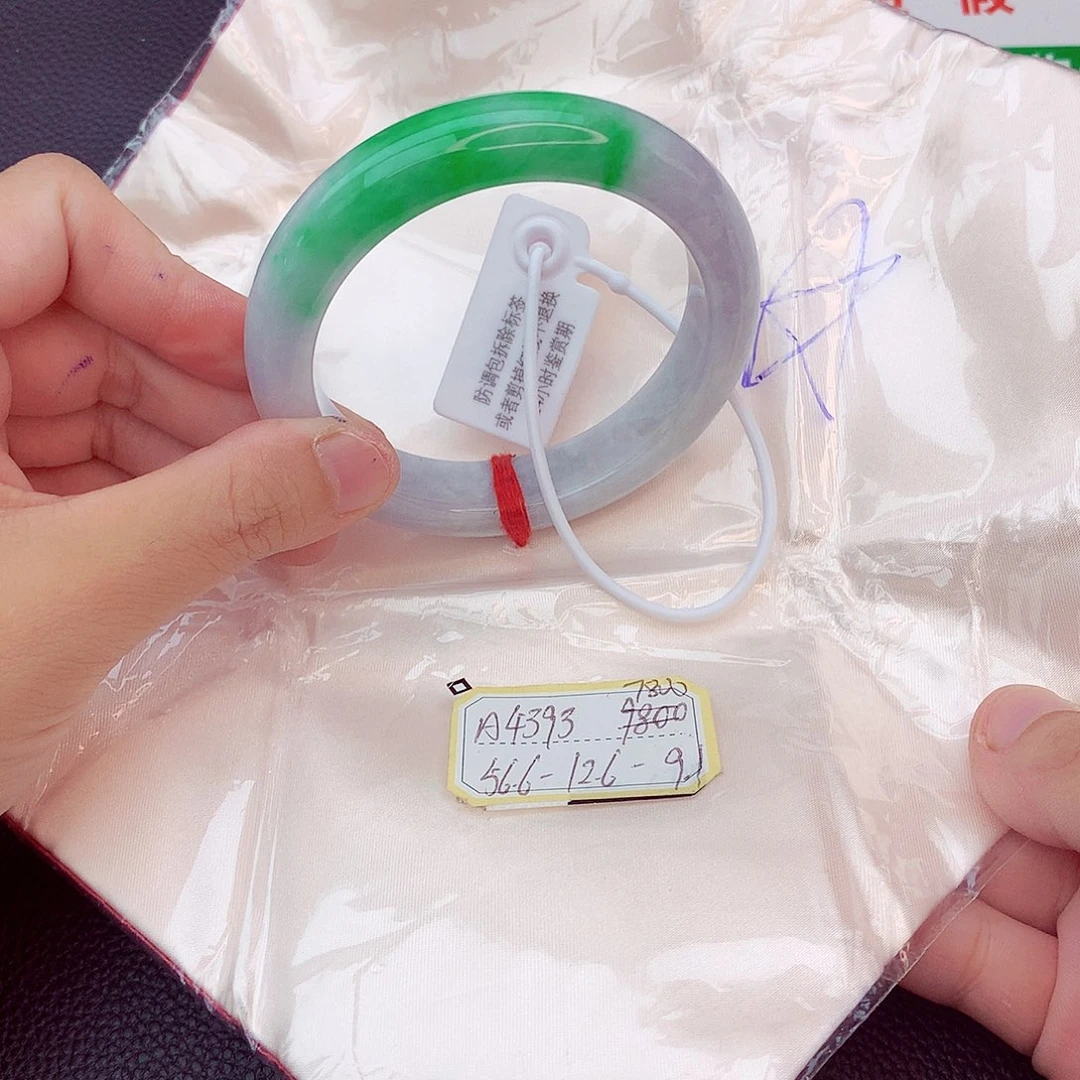 翡翠手镯未镶嵌我