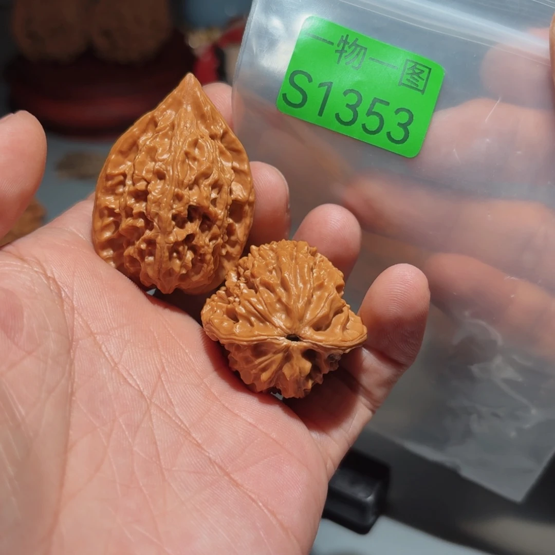 文玩核桃把件承德鸡心