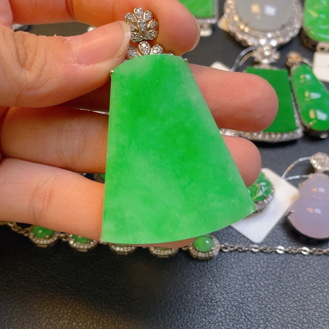 妞***坨翡翠银S925镶嵌颈饰
