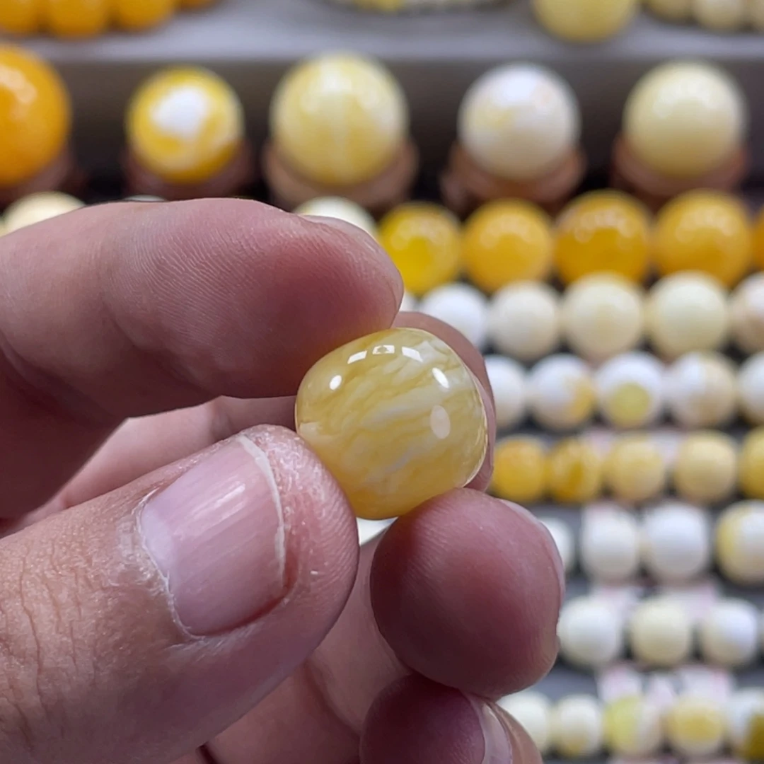 喝***街裸石蜜蜡未镶嵌虎皮老型