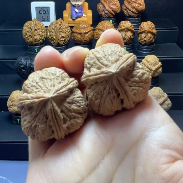 文玩核桃吊坠盘石三棱