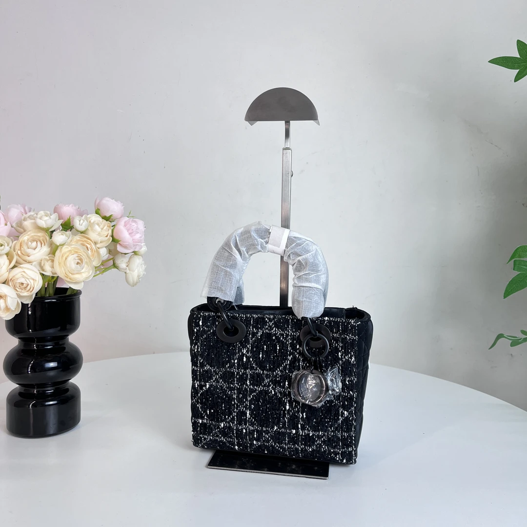 小D家新款时尚百搭大容量通勤单肩斜挎女士