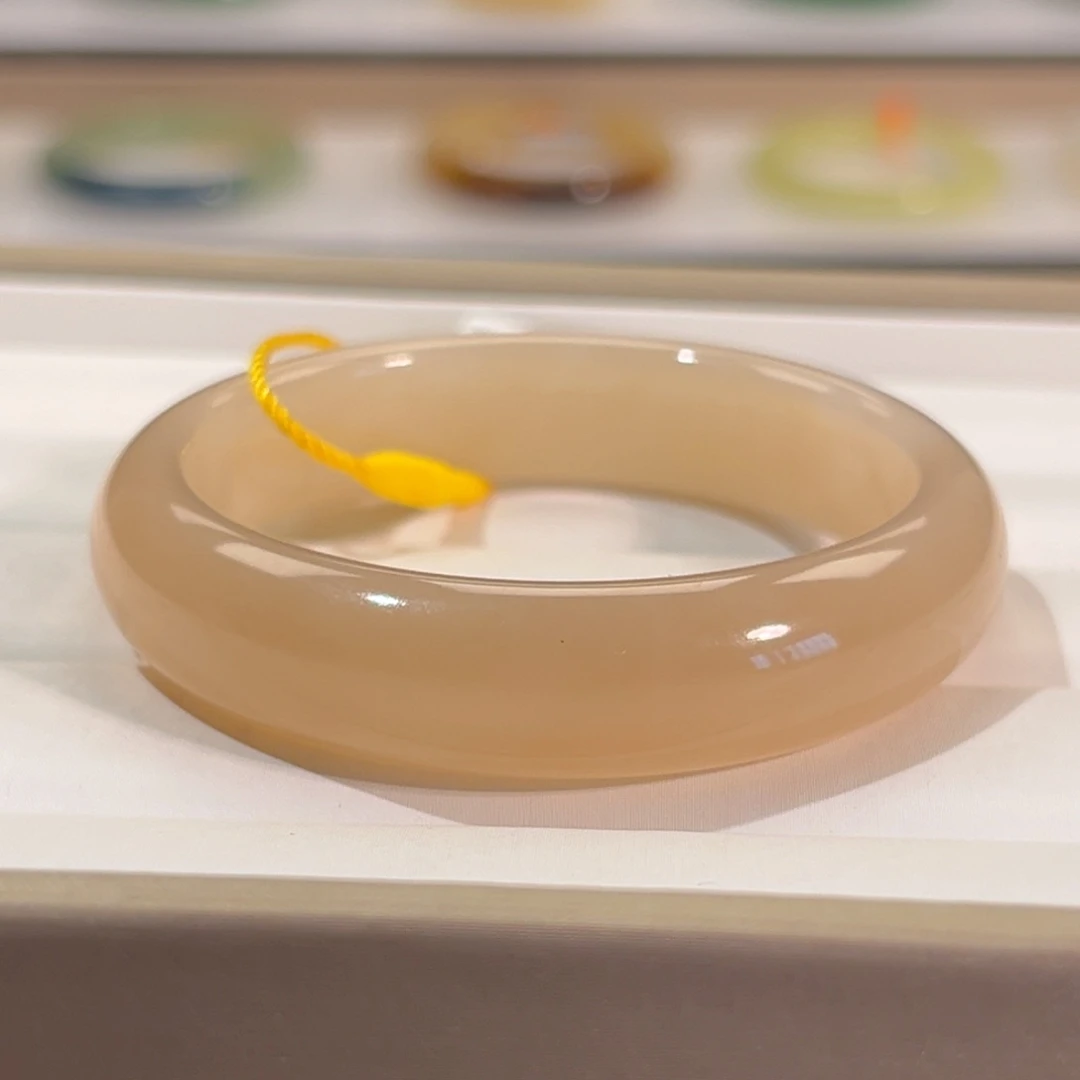 和田玉未镶嵌手镯   「老红粉」