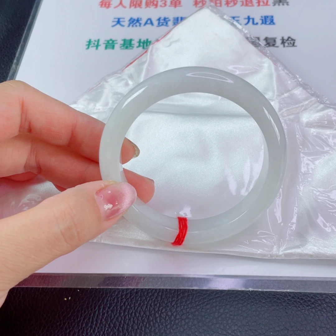 铃***铛翡翠手镯未镶嵌天然