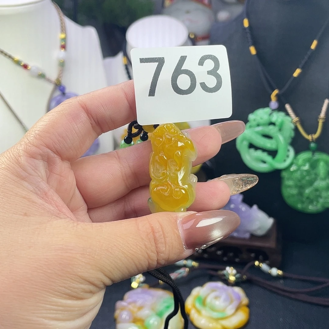 翡翠未镶嵌吊坠(赠链)