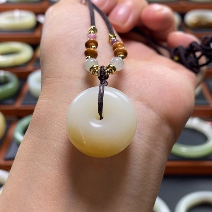 和田玉未镶嵌颈饰