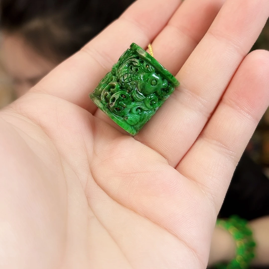 翡翠未镶嵌颈饰吊坠
