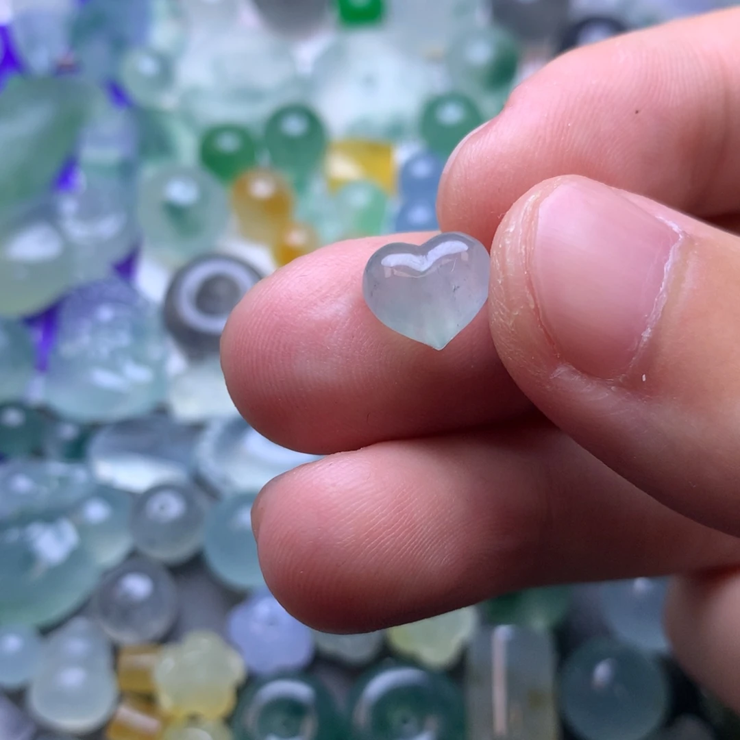 定制翡翠未镶嵌挂件