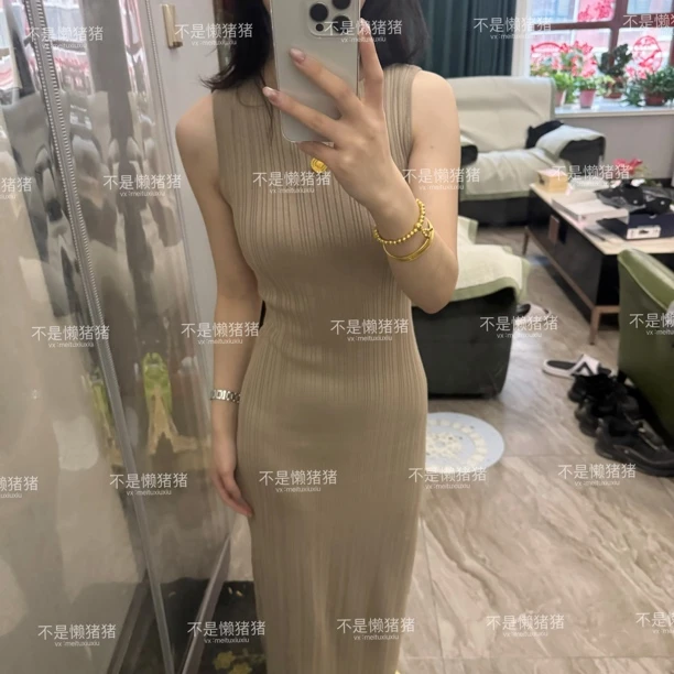 深咖色显瘦气质针织裙。自留