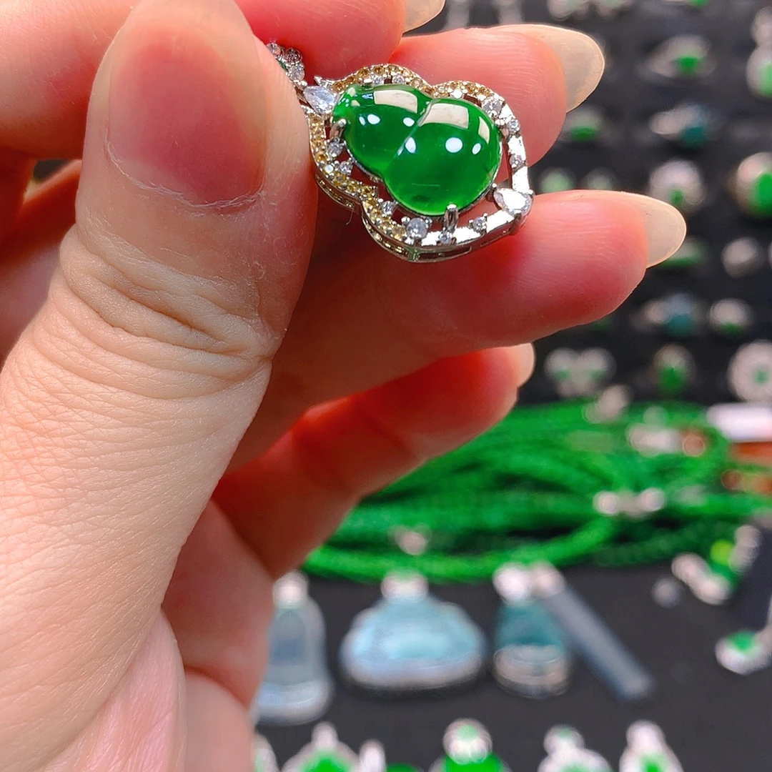 翡翠未镶嵌吊坠(不含链)