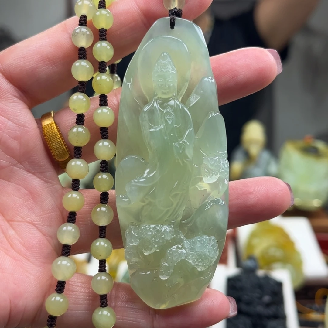 蛇纹石玉未镶嵌颈饰挂件