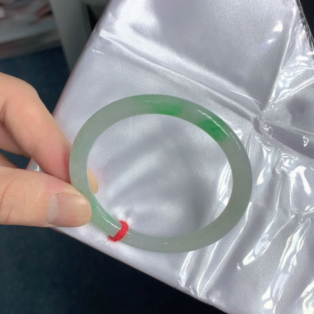 翡翠手镯（圆镯）未镶嵌翡翠（叮当）